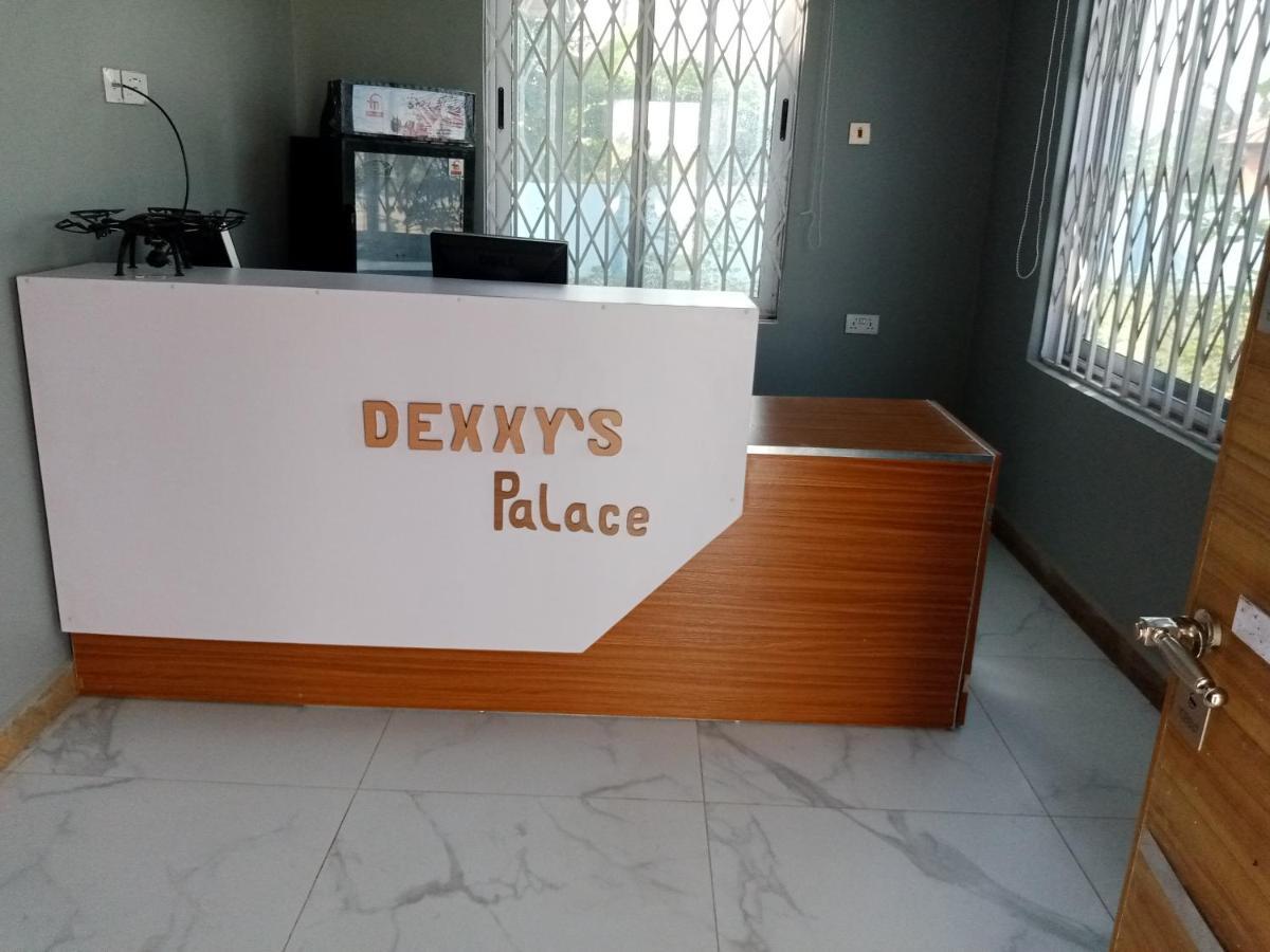 Dexxy'S Palace Hotel Koforidua Exterior foto